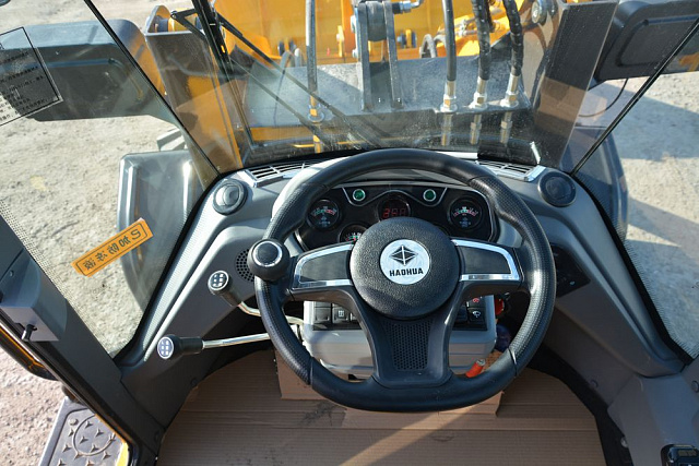Фронтальный погрузчик ISKRA ZL28