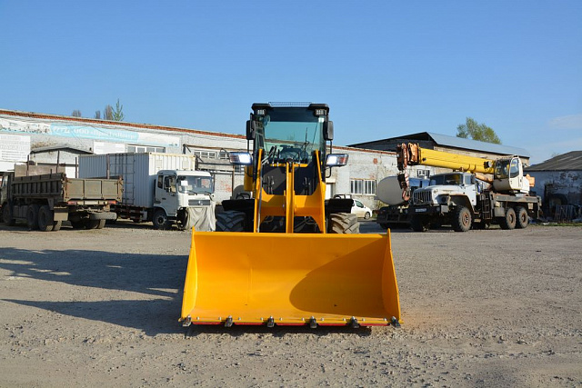 Фронтальный погрузчик ISKRA ZL28