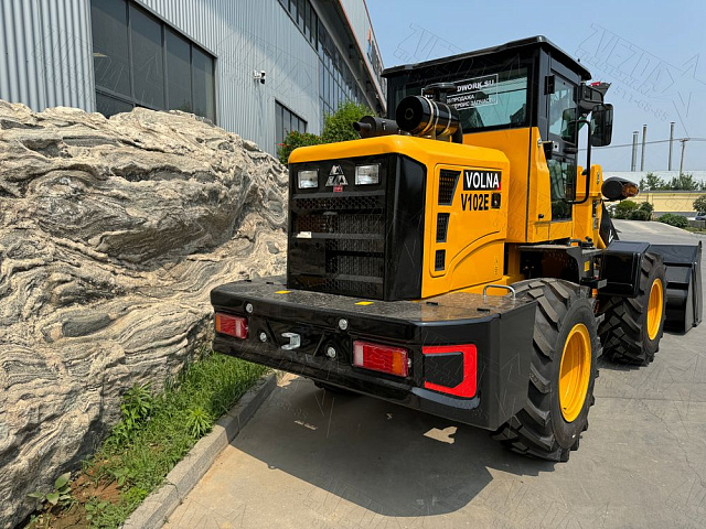 Фронтальный погрузчик VOLNA V102E