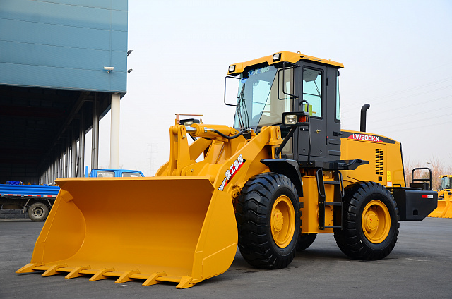 Фронтальный погрузчик LW300KN