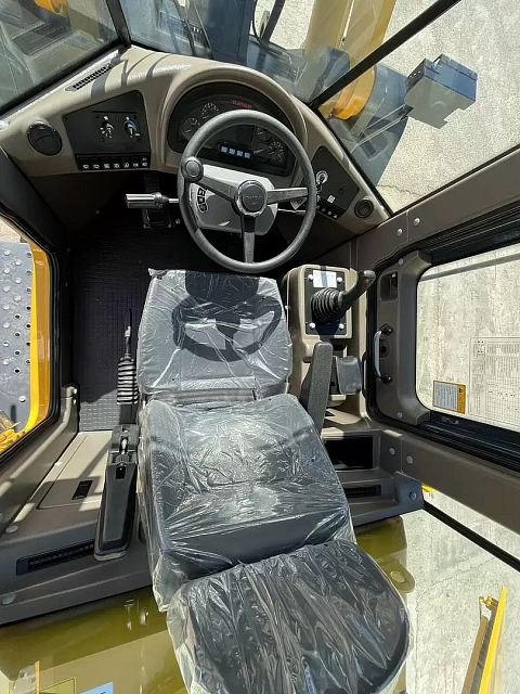 Фронтальный погрузчик Beezone 956GT