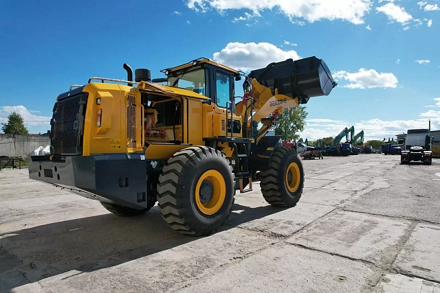 Фронтальный погрузчик Beezone 956GT