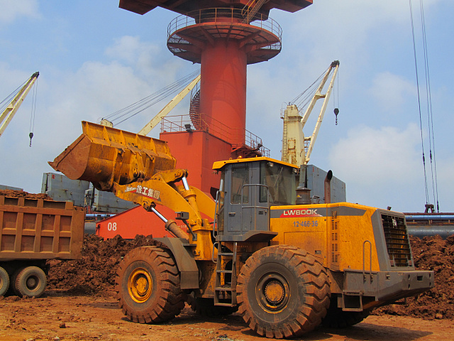 Фронтальный погрузчик LW800KN