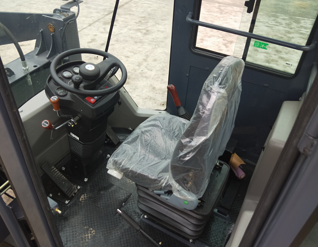 Фронтальный погрузчик LW160FV