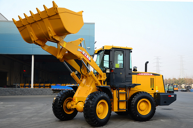 Фронтальный погрузчик LW300KN